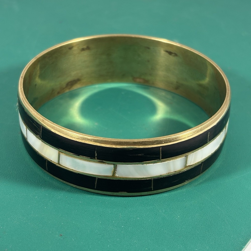 Vintage Black Mother of Pearl Inlay Brass Bangle Bracelet - Picture 3 of 4